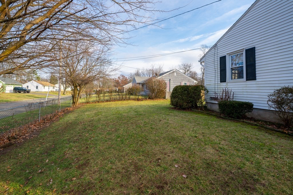 281 Hartwick Street Springfield, MA 01108 - Photo 23 of 29