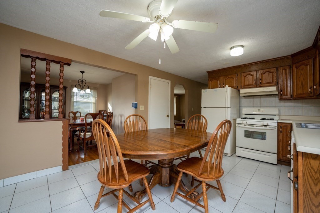 281 Hartwick Street Springfield, MA 01108 - Photo 3 of 29