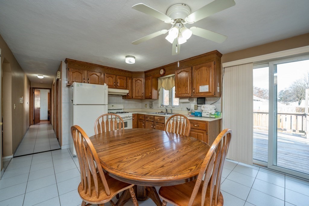281 Hartwick Street Springfield, MA 01108 - Photo 4 of 29