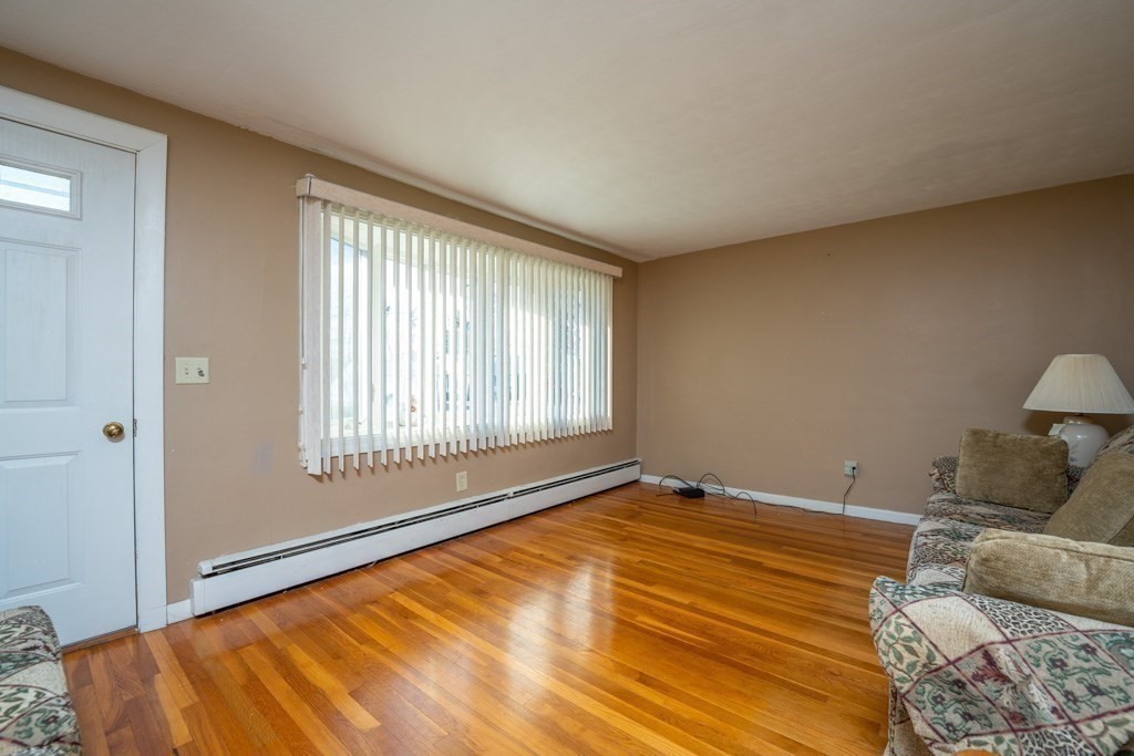 281 Hartwick Street Springfield, MA 01108 - Photo 7 of 29