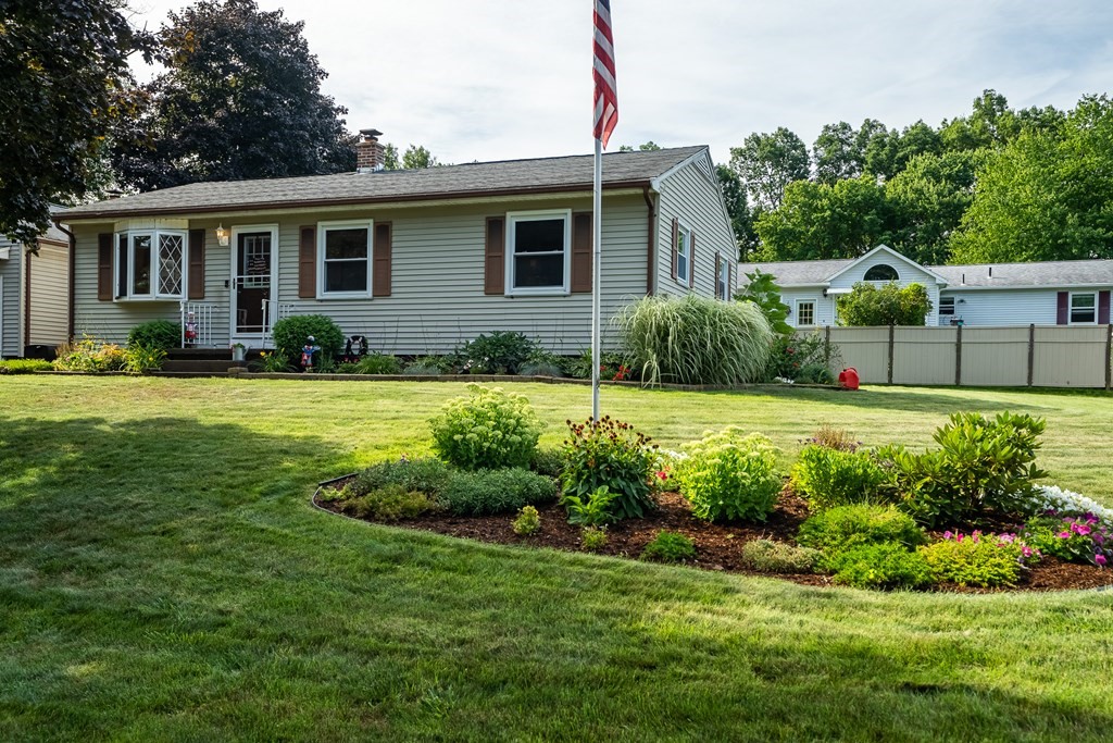 25 Butternut Circle Springfield, MA 01128 - Photo 3 of 38