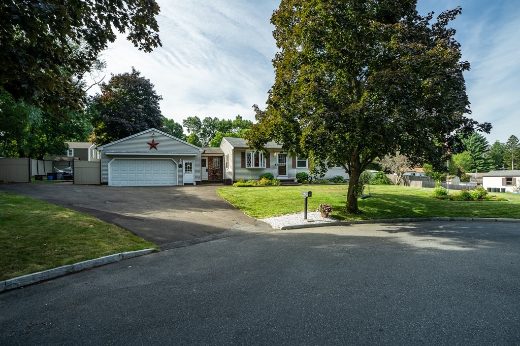 25 Butternut Circle Springfield, MA 01128 - Photo 4 of 38