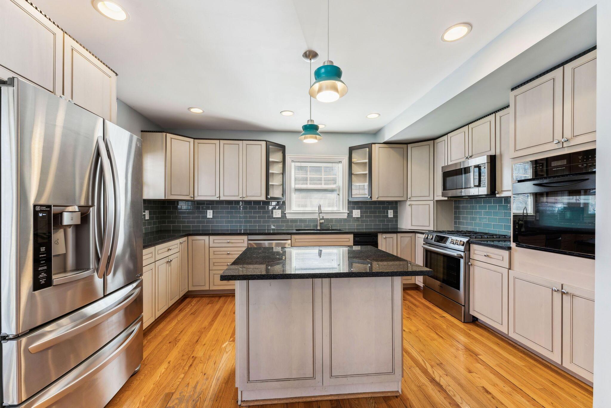 114 South Cassingham Road Bexley, OH 43209 - Photo 21 of 51 Kitchen