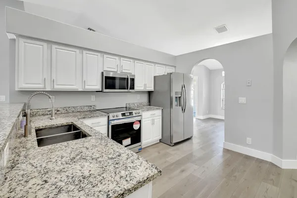 $3,750 | 915 Sunflower Avenue, Delray Beach, FL 33445