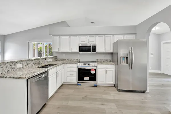 $3,750 | 915 Sunflower Avenue, Delray Beach, FL 33445