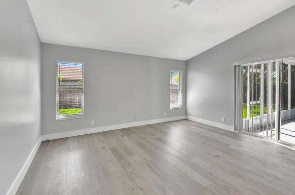 $3,750 | 915 Sunflower Avenue, Delray Beach, FL 33445