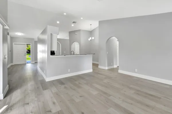 $3,750 | 915 Sunflower Avenue, Delray Beach, FL 33445