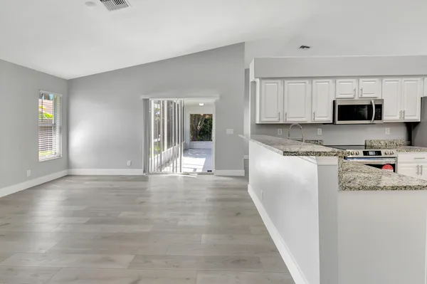 $3,750 | 915 Sunflower Avenue, Delray Beach, FL 33445