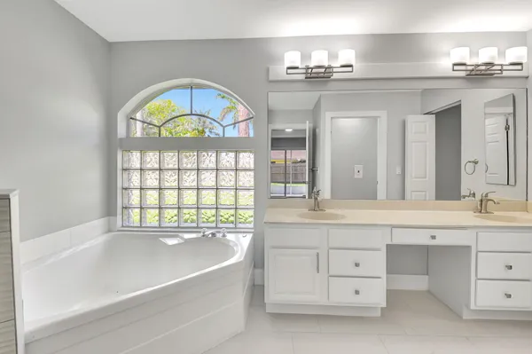 $3,750 | 915 Sunflower Avenue, Delray Beach, FL 33445