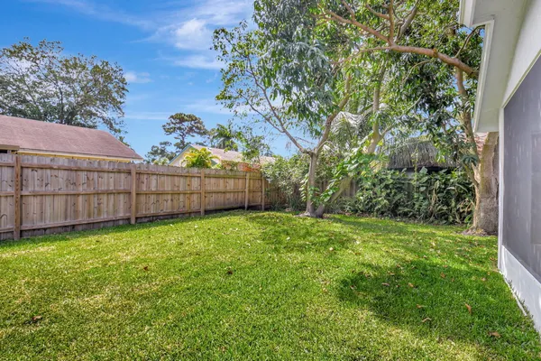 $3,750 | 915 Sunflower Avenue, Delray Beach, FL 33445