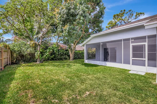 $3,750 | 915 Sunflower Avenue, Delray Beach, FL 33445