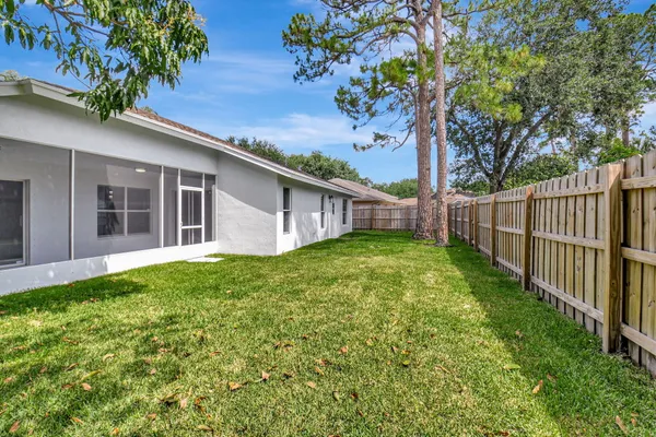 $3,750 | 915 Sunflower Avenue, Delray Beach, FL 33445