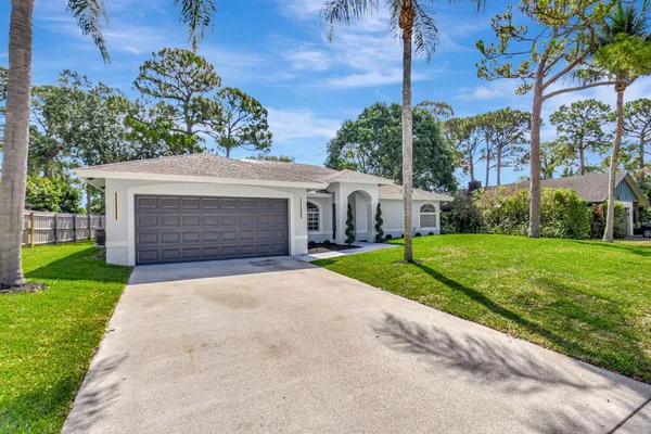 $3,750 | 915 Sunflower Avenue, Delray Beach, FL 33445