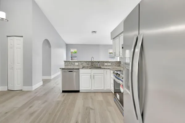 $3,750 | 915 Sunflower Avenue, Delray Beach, FL 33445