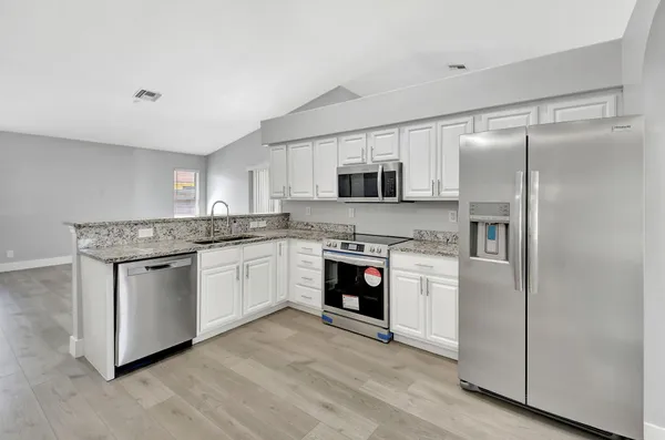 $3,750 | 915 Sunflower Avenue, Delray Beach, FL 33445