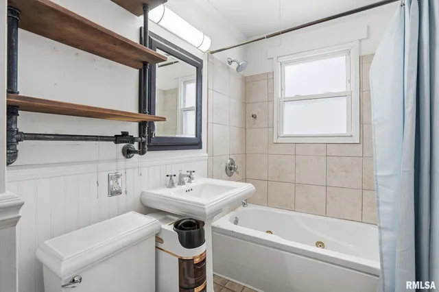 $185,000 | 415 23rd Avenue, Moline, IL 61265