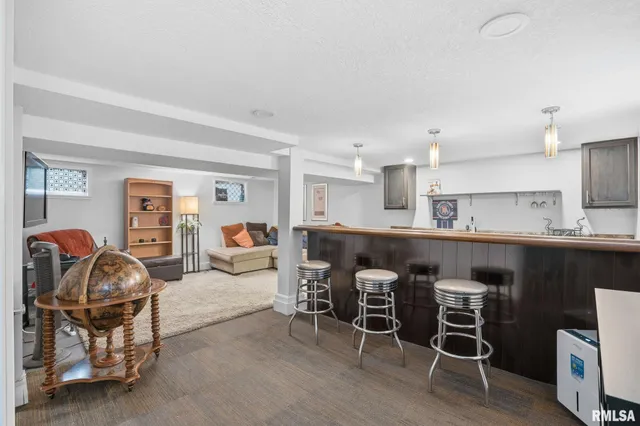 $185,000 | 415 23rd Avenue, Moline, IL 61265