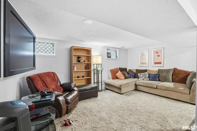 $185,000 | 415 23rd Avenue, Moline, IL 61265