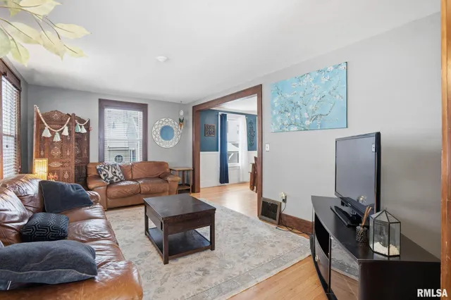 $185,000 | 415 23rd Avenue, Moline, IL 61265