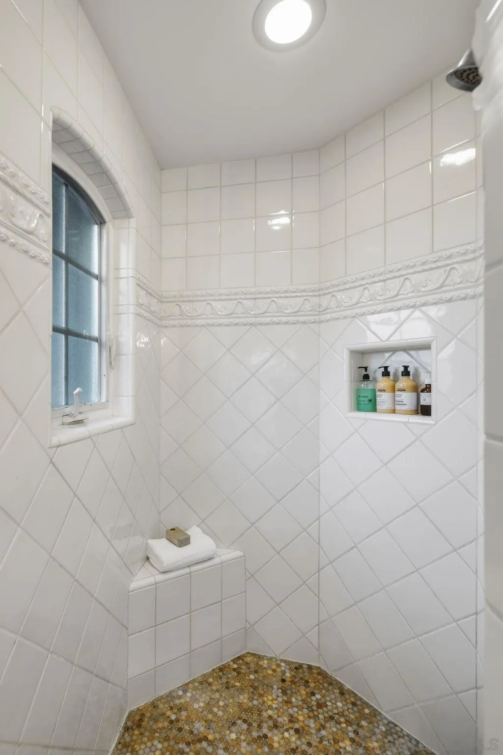 861 B Avenue Coronado, CA 92118 - Photo 34 of 45 a bathroom with a bathtub