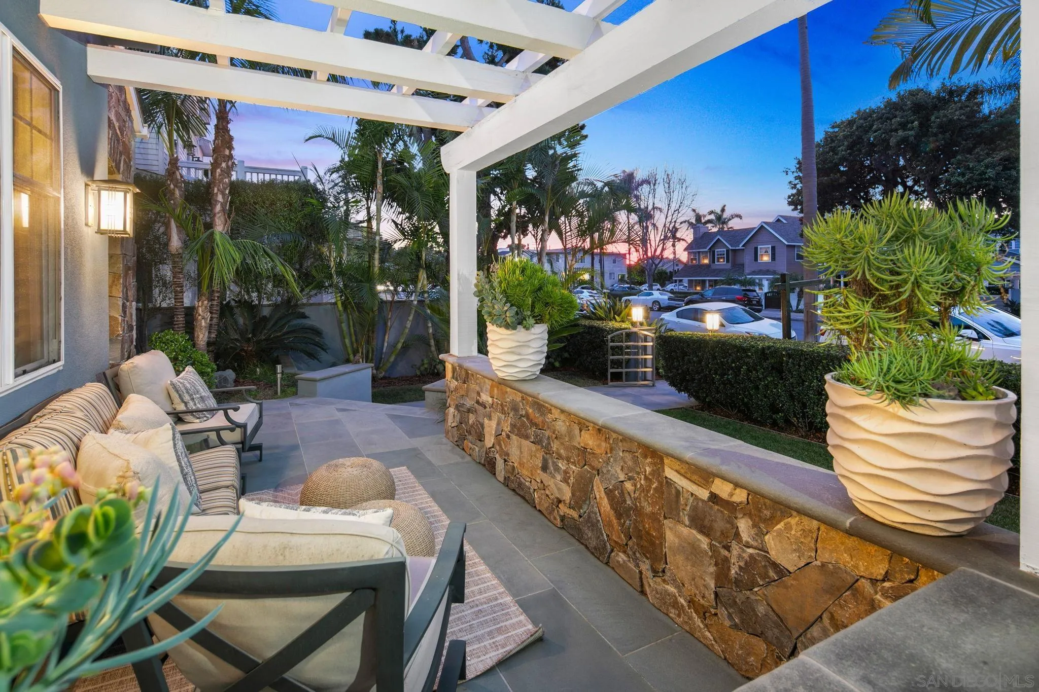 861 B Avenue Coronado, CA 92118 - Photo 5 of 45 a outdoor living space with furniture