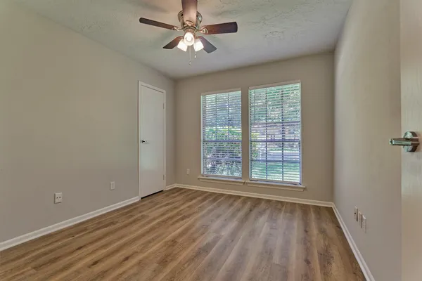 $345,000 | 15 Still Glen Court, The Woodlands, TX 77381