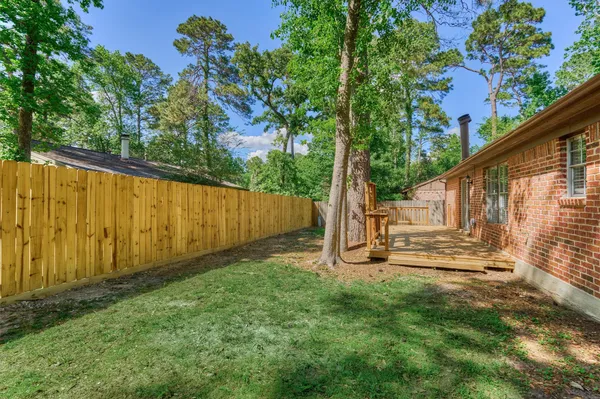 $345,000 | 15 Still Glen Court, The Woodlands, TX 77381