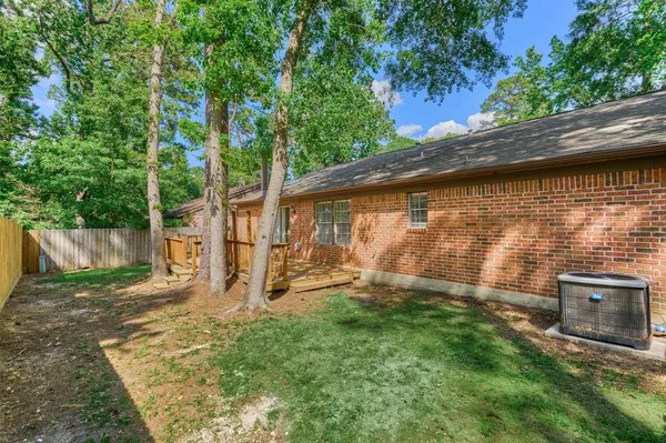 $345,000 | 15 Still Glen Court, The Woodlands, TX 77381