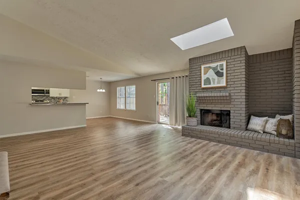 $345,000 | 15 Still Glen Court, The Woodlands, TX 77381