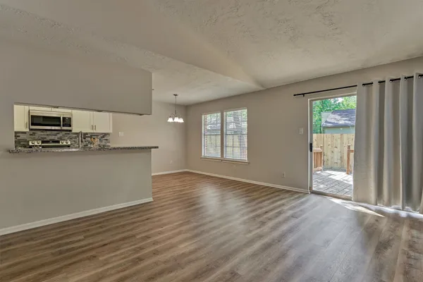 $345,000 | 15 Still Glen Court, The Woodlands, TX 77381