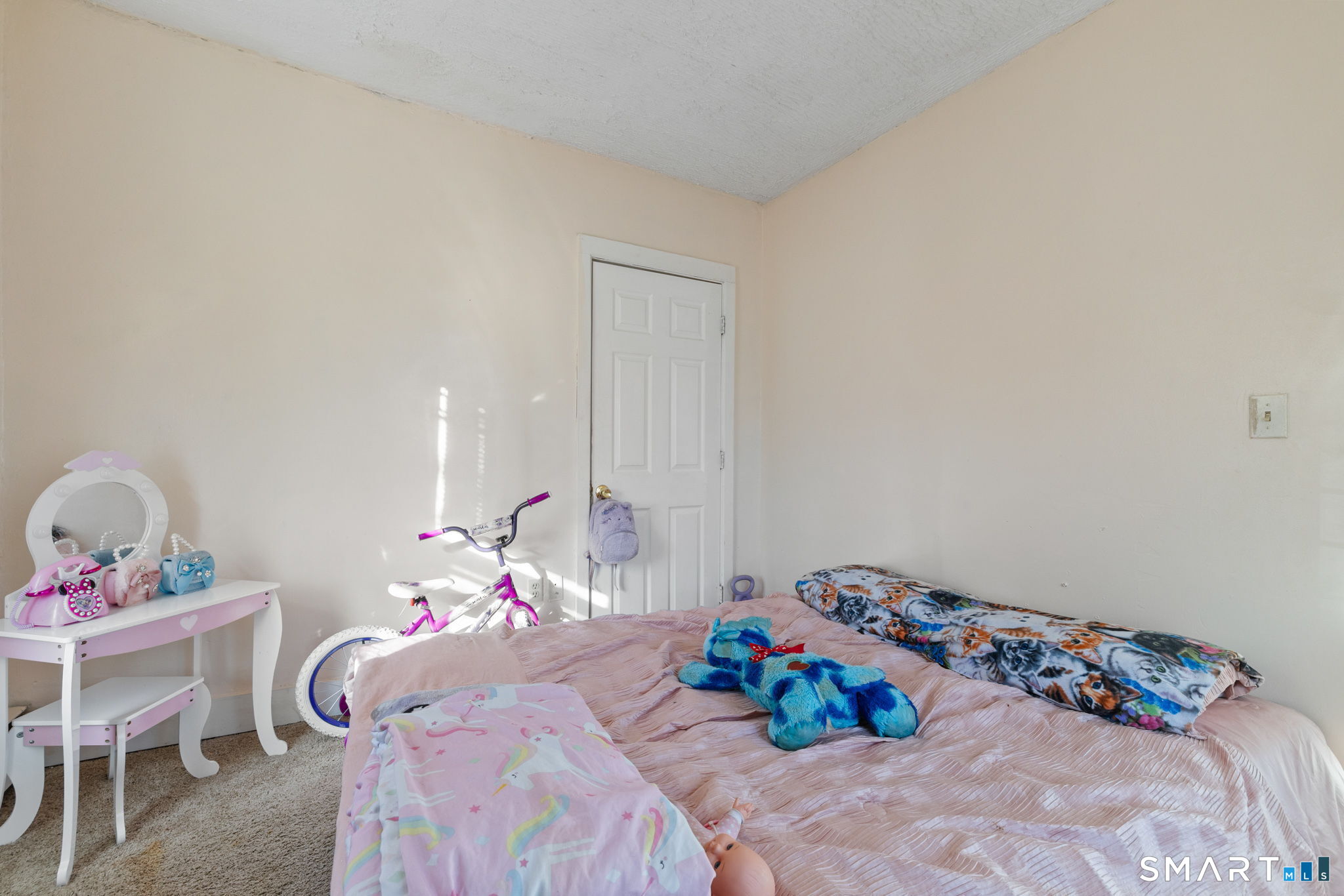 147 Martin Street Hartford, CT 06120 - Photo 13 of 34 a bedroom with a bed and a window