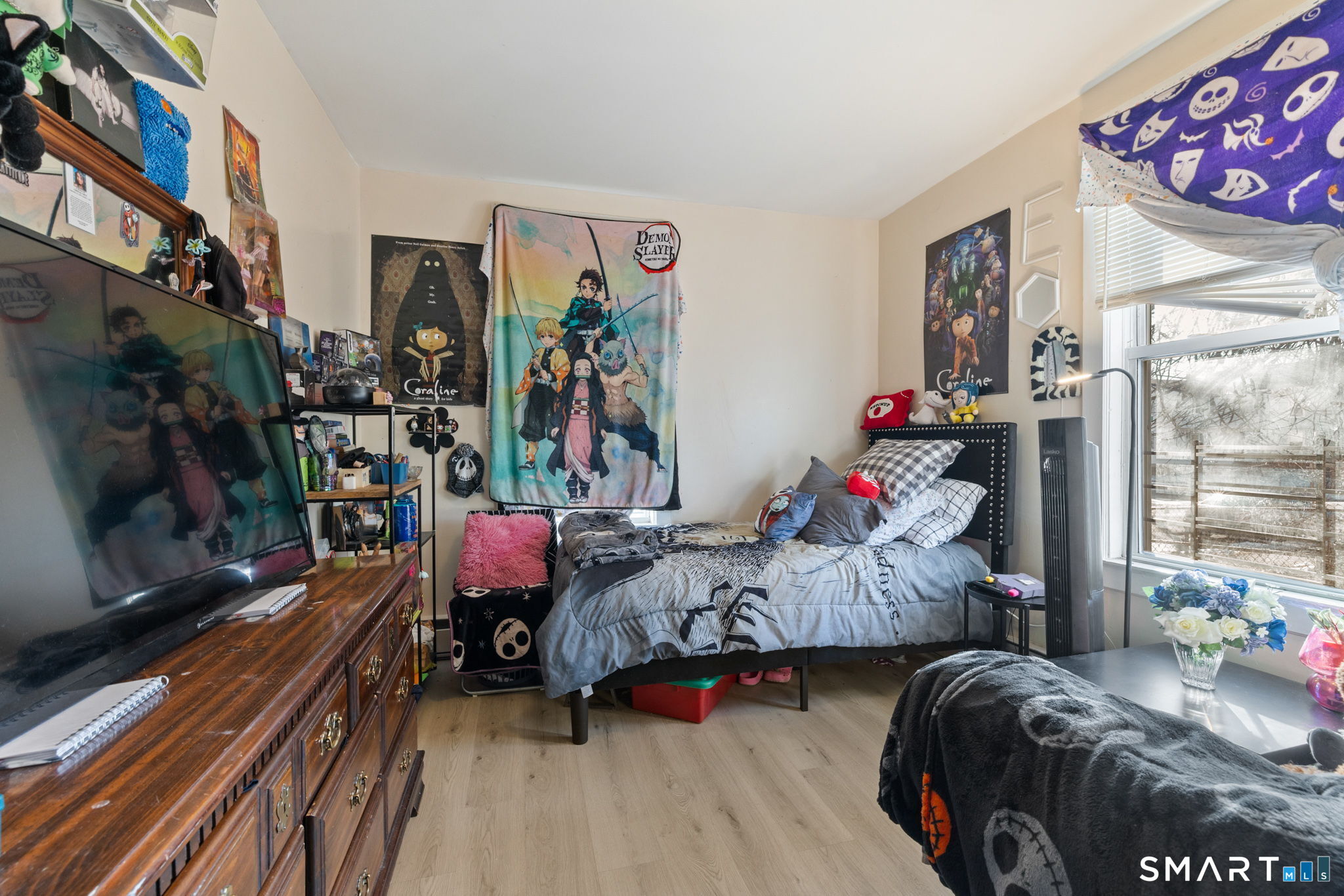 147 Martin Street Hartford, CT 06120 - Photo 24 of 34 a bedroom with two beds and a window