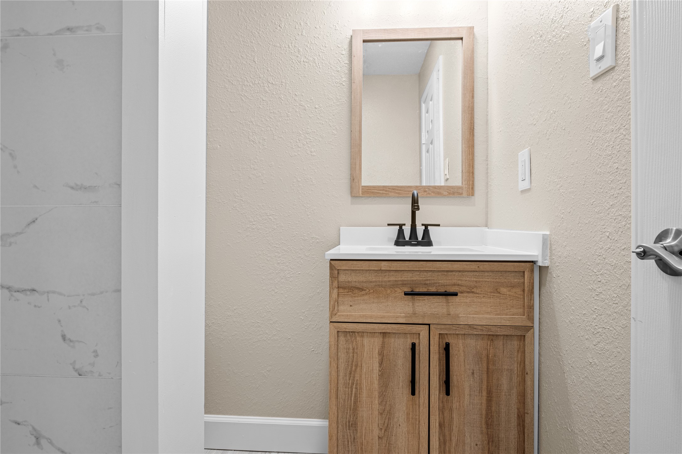 6119 Beekman Road Houston, TX 77021 - Photo 13 of 20 a bathroom with a sink and a mirror