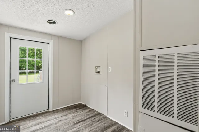 a view of a back yard