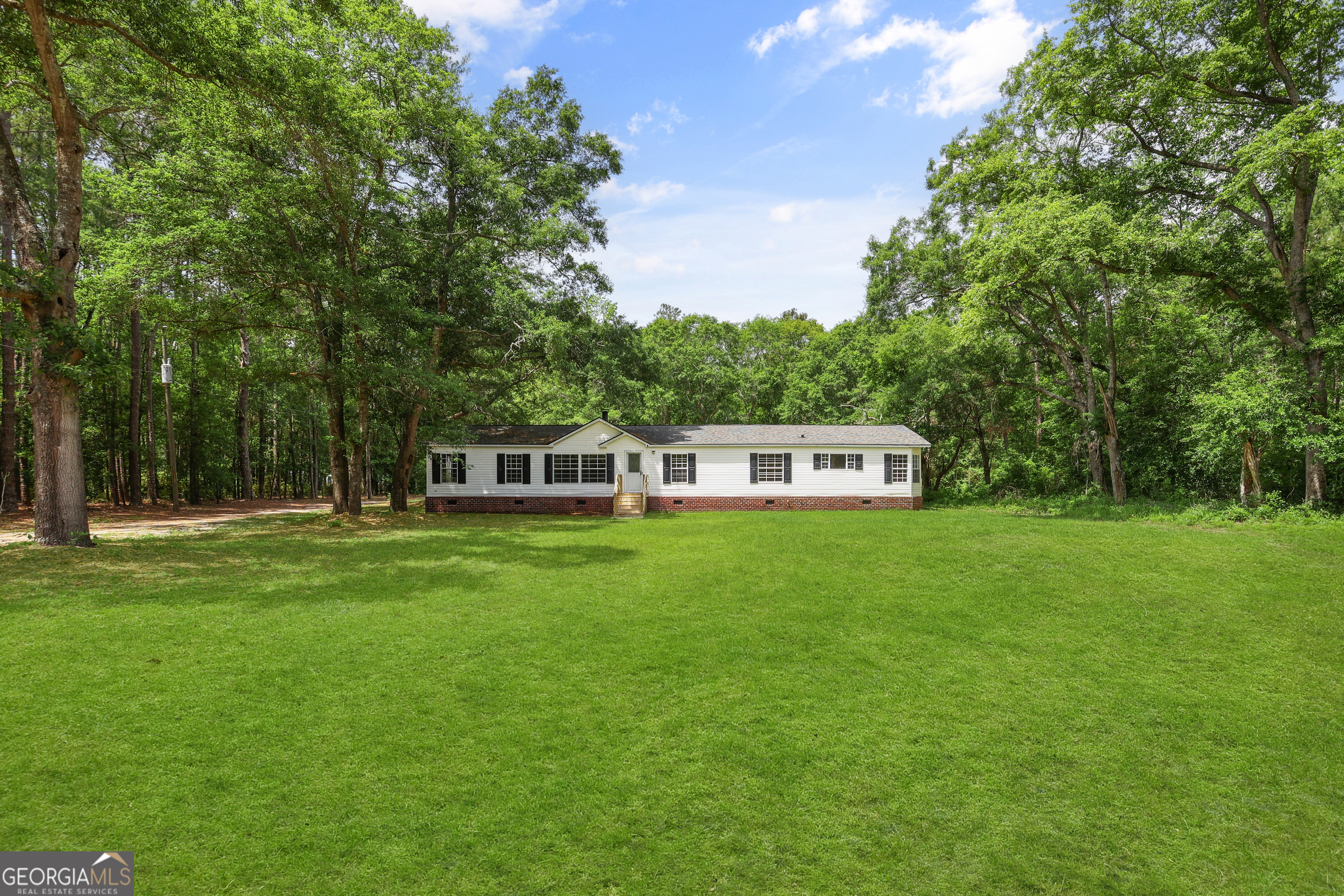 2830 Rincon-Stillwell Road Rincon, GA 31326 - Photo 5 of 52 a front view of a house with a garden