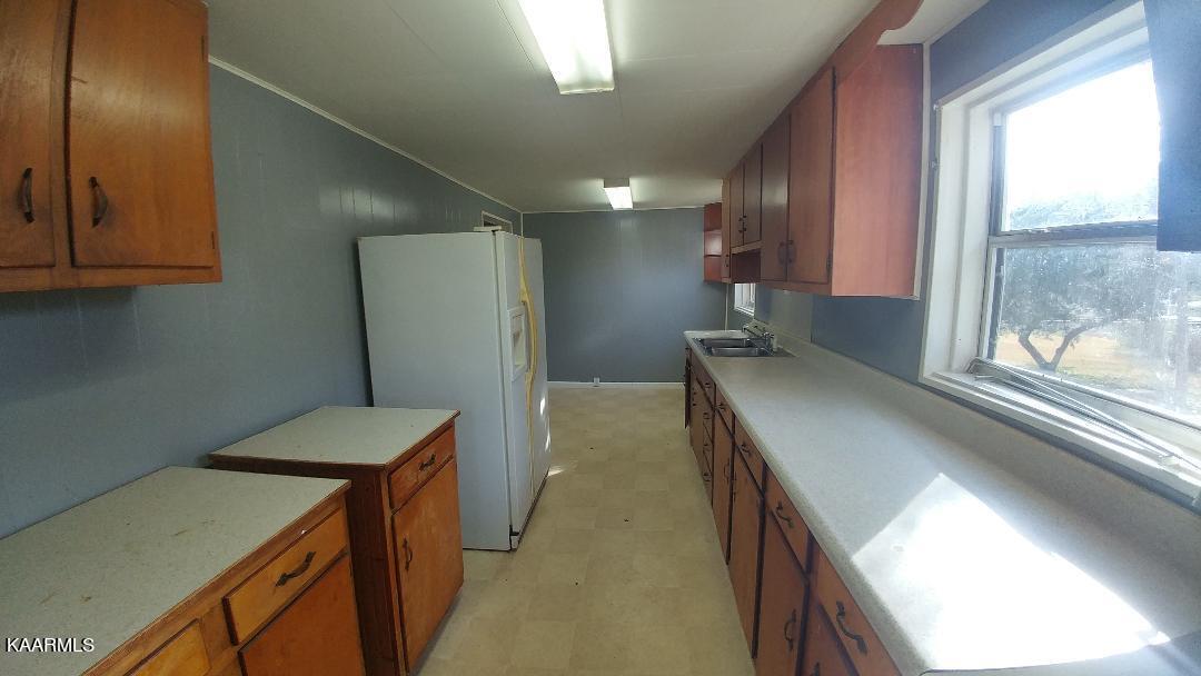 108 Brooks Road Clinton, TN 37716 - Photo 8 of 26 thumbnail (9)