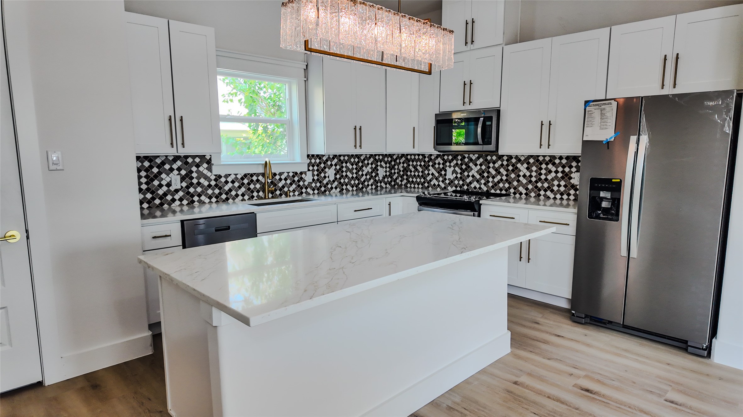 819 North Loop Houston, TX 77022 - Photo 14 of 50 Kitchen