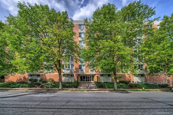 $3,300 | 14 Nosband Avenue, Unit 2H, White Plains, NY 10605