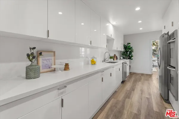 $1,395,000 | 1333 South Beverly Glen Boulevard, Unit 405, Los Angeles, CA 90024