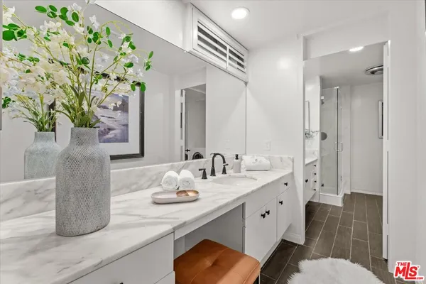 $1,395,000 | 1333 South Beverly Glen Boulevard, Unit 405, Los Angeles, CA 90024