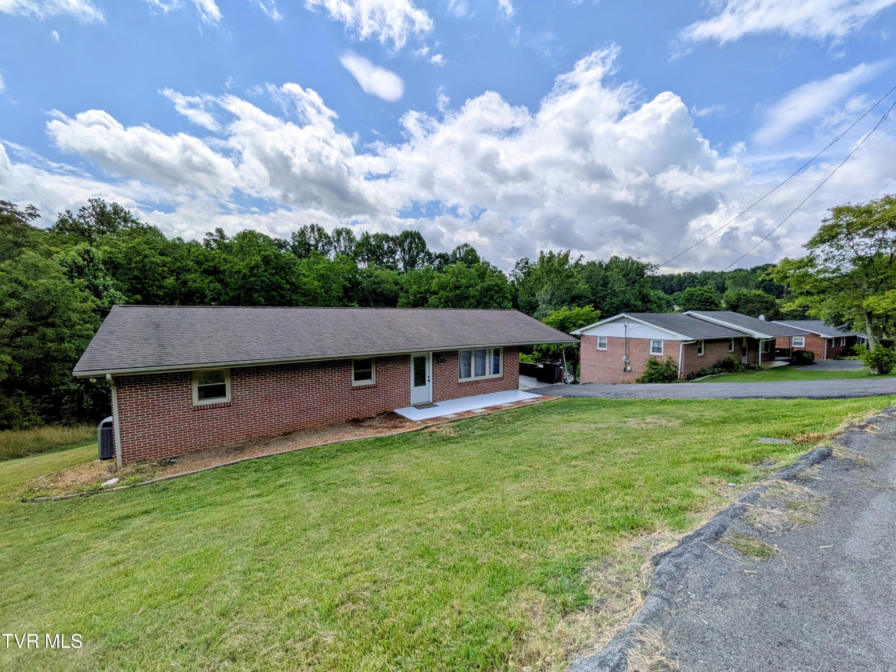1129 Jackson Hollow Road Kingsport, TN 37663 - Photo 2 of 59 Frontyard(1)