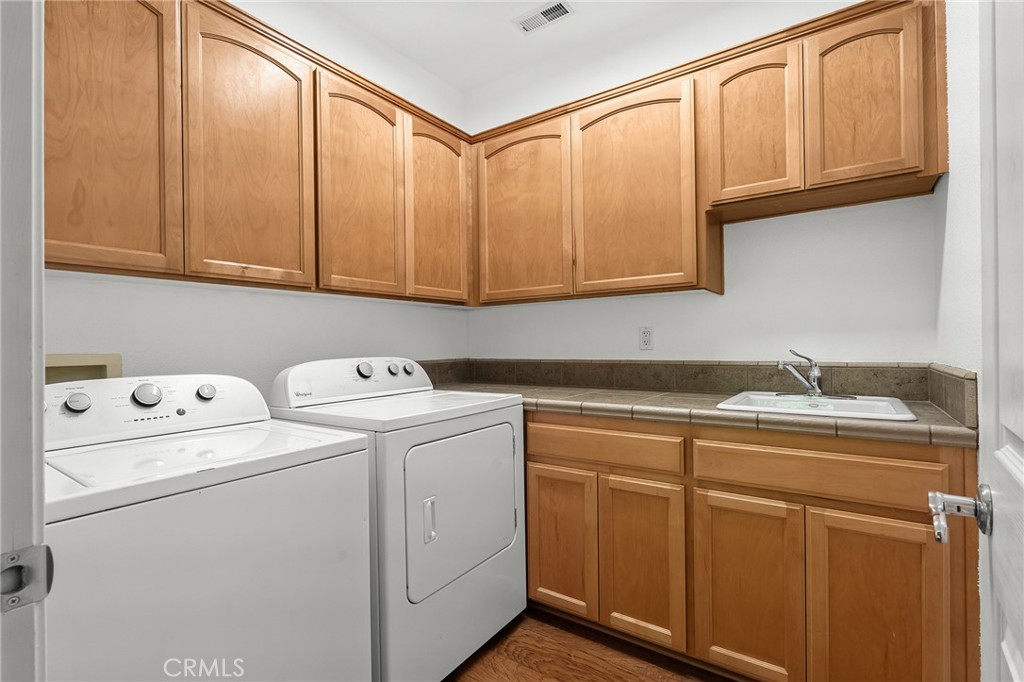 3560 Shadowtree Lane Chico, CA 95928 - Photo 15 of 52 a utility room with dryer and washer