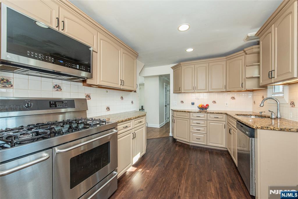 42 West Spring Valley Avenue Maywood, NJ 07607 - Photo 8 of 24