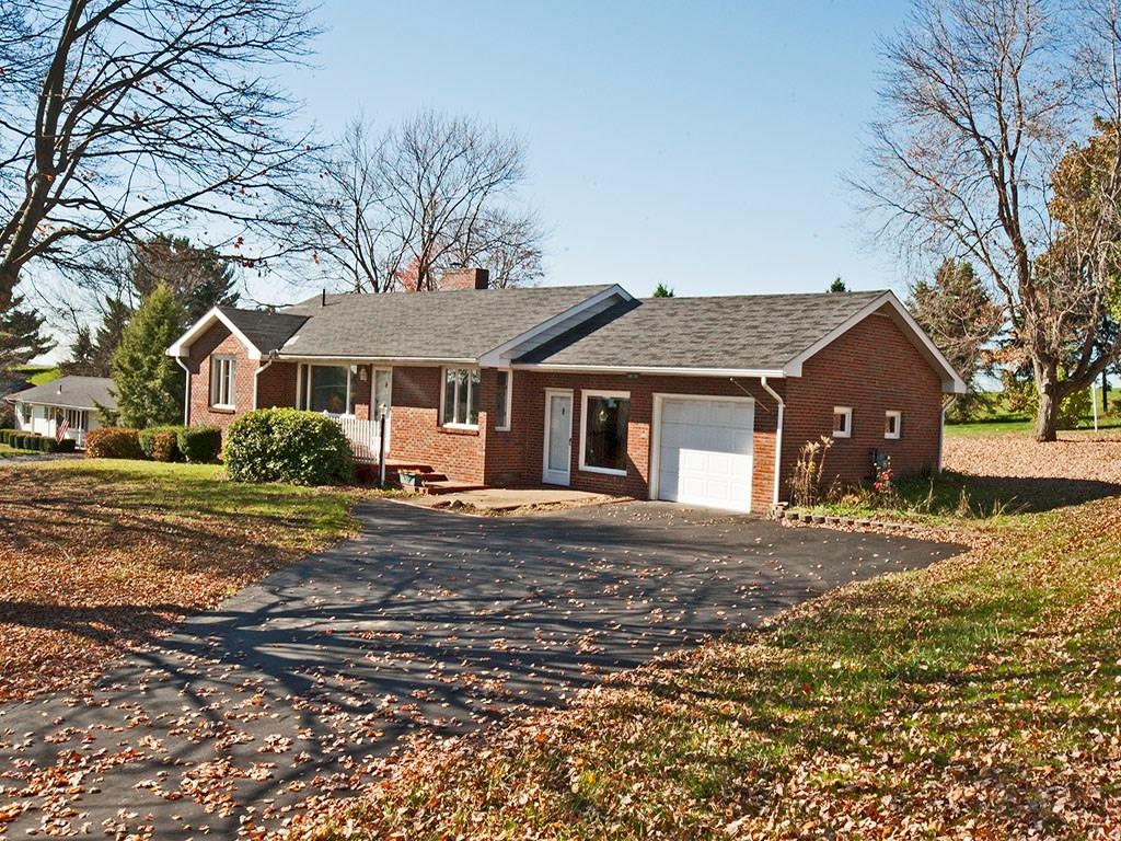 4456 Ellwood Road New Castle, PA 16101 - Photo 1 of 25 A warm welcome awaits you at 4456 Ellwood!
