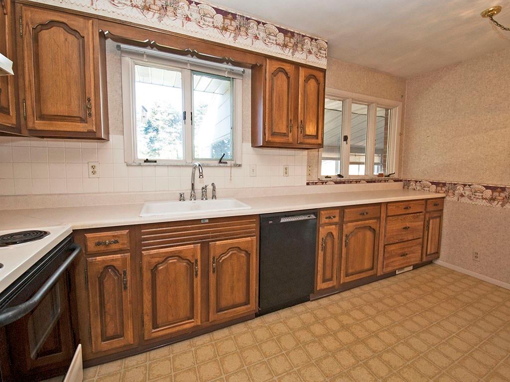 4456 Ellwood Road New Castle, PA 16101 - Photo 11 of 25 Plenty of space for the home chef plus an eat in area!