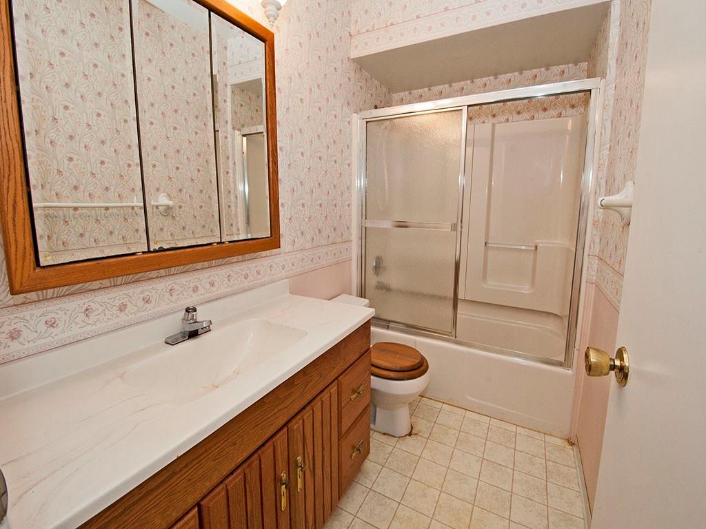 4456 Ellwood Road New Castle, PA 16101 - Photo 15 of 25 Full bathroom on the main floor.