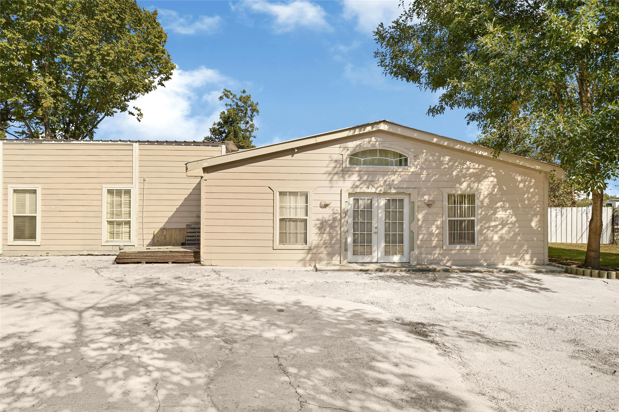1925 Sunny Drive Houston, TX 77093 - Photo 4 of 24 a front view of a house