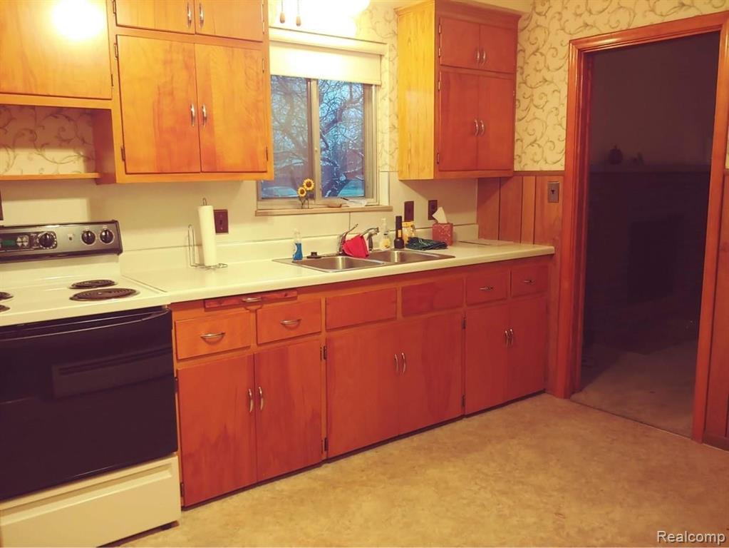 4122 Devon Road Royal Oak, MI 48073 - Photo 7 of 27