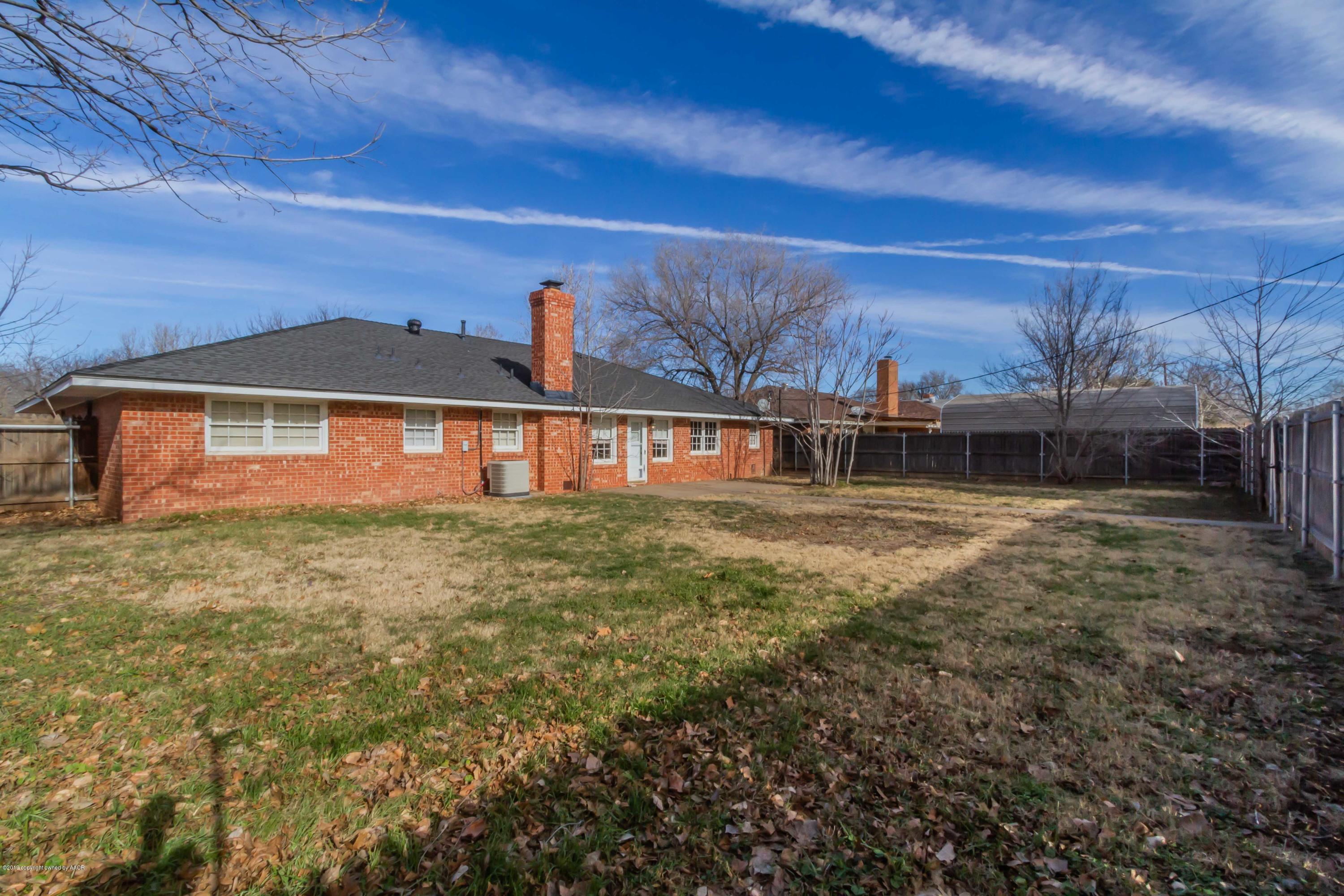6205 Calumet Road Amarillo, TX 79106 - Photo 11 of 39 a front view of a house with garden