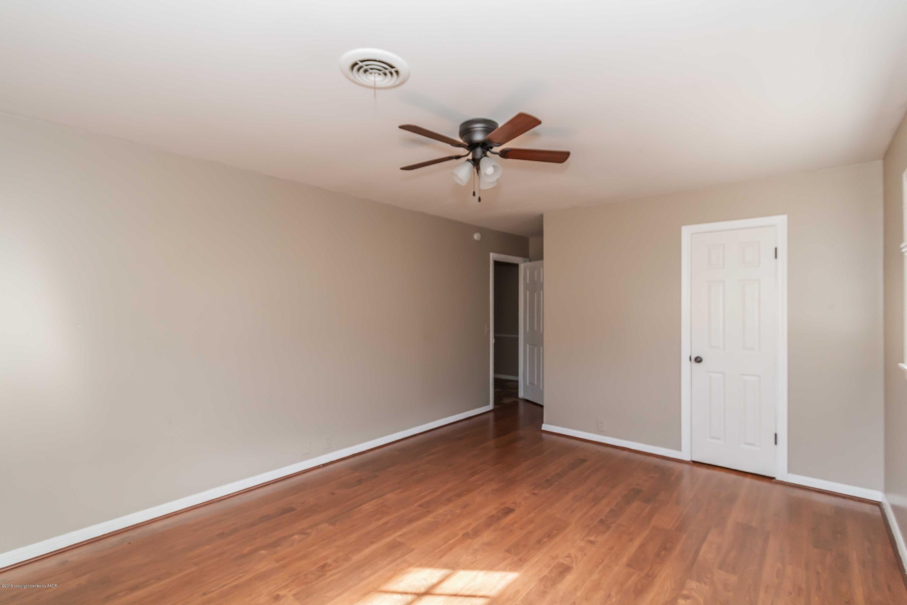 6205 Calumet Road Amarillo, TX 79106 - Photo 32 of 39 a view of room with hardwood floor
